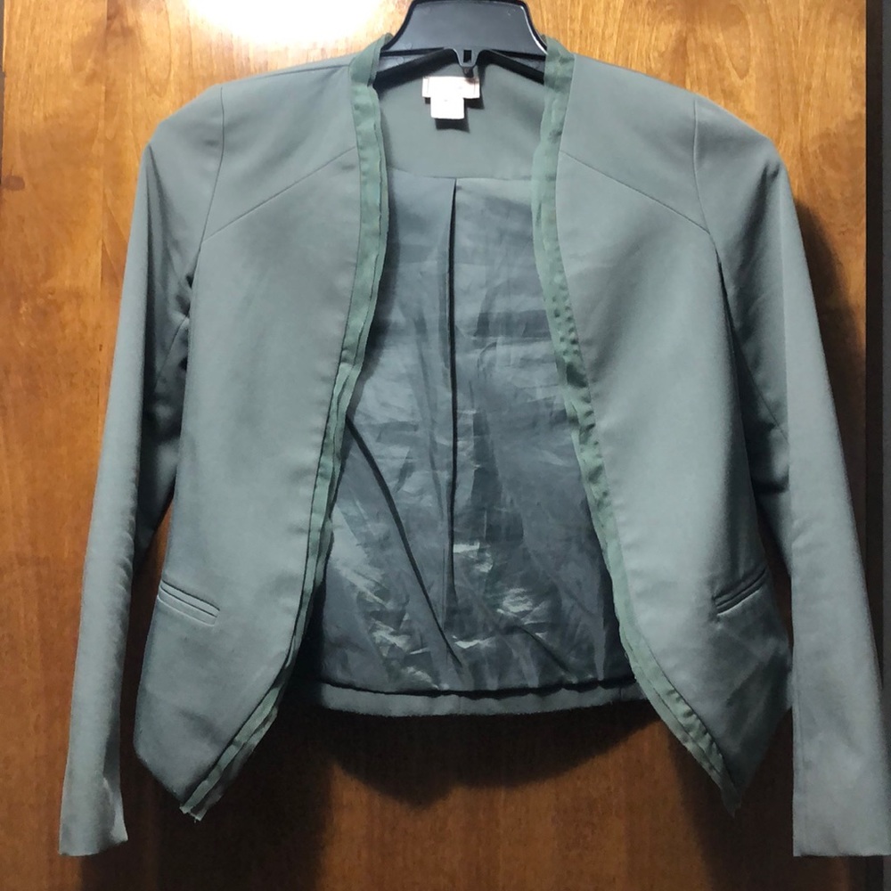 Love...ady hunter green blazer with mesh